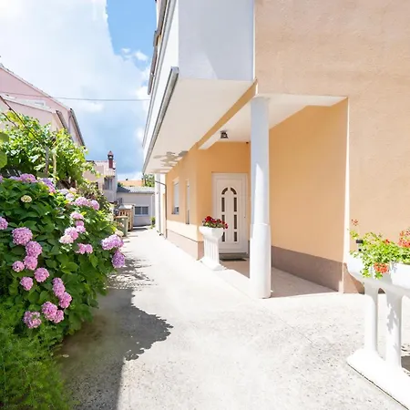 By The Sea - 21958 Apartman